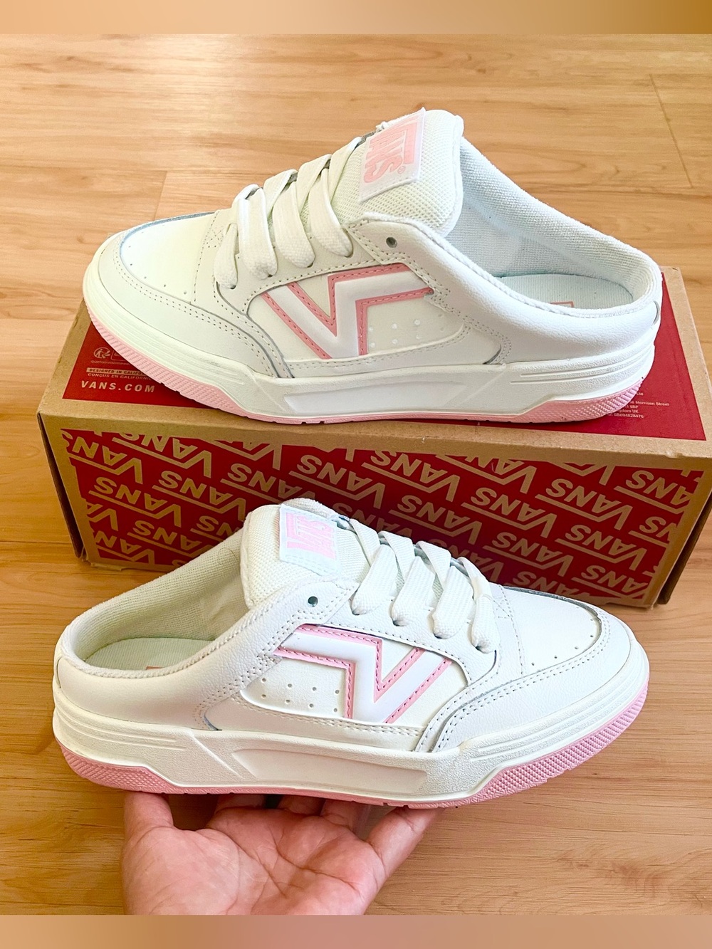 Vans Upland Mule Shoe Pop Pink
Women 6.0 US Kid 4.5 US